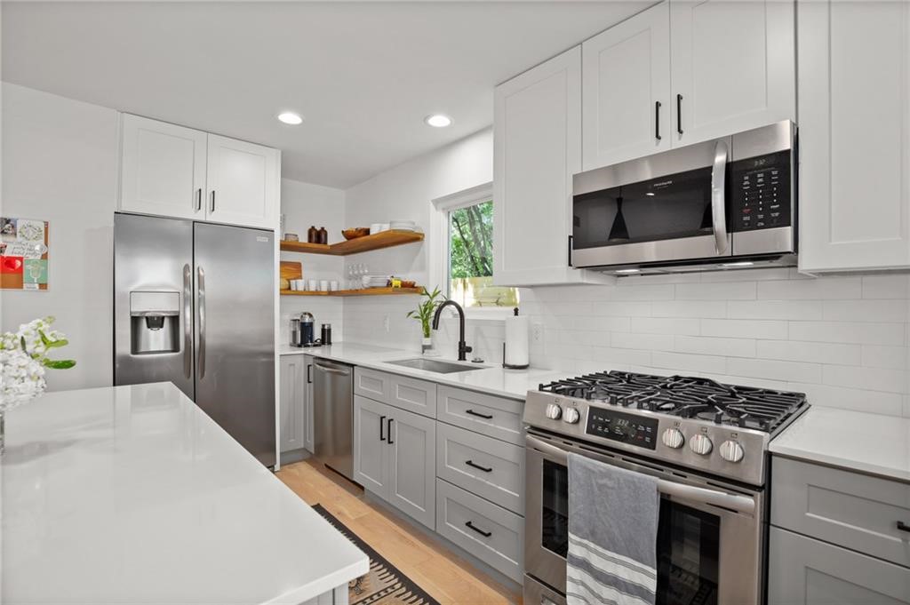 1128 Gardner Road, Unit B Austin, TX 78721 - Photo 4 of 25 Gas range and plenty of cabinets, some open display.