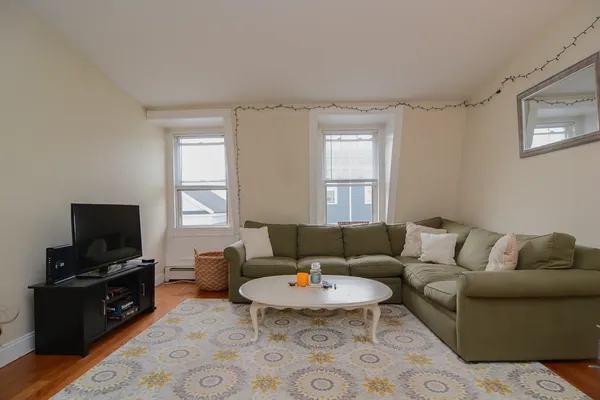 $3,800 | 546 East 8th Street, Unit 3, Boston, MA 02127