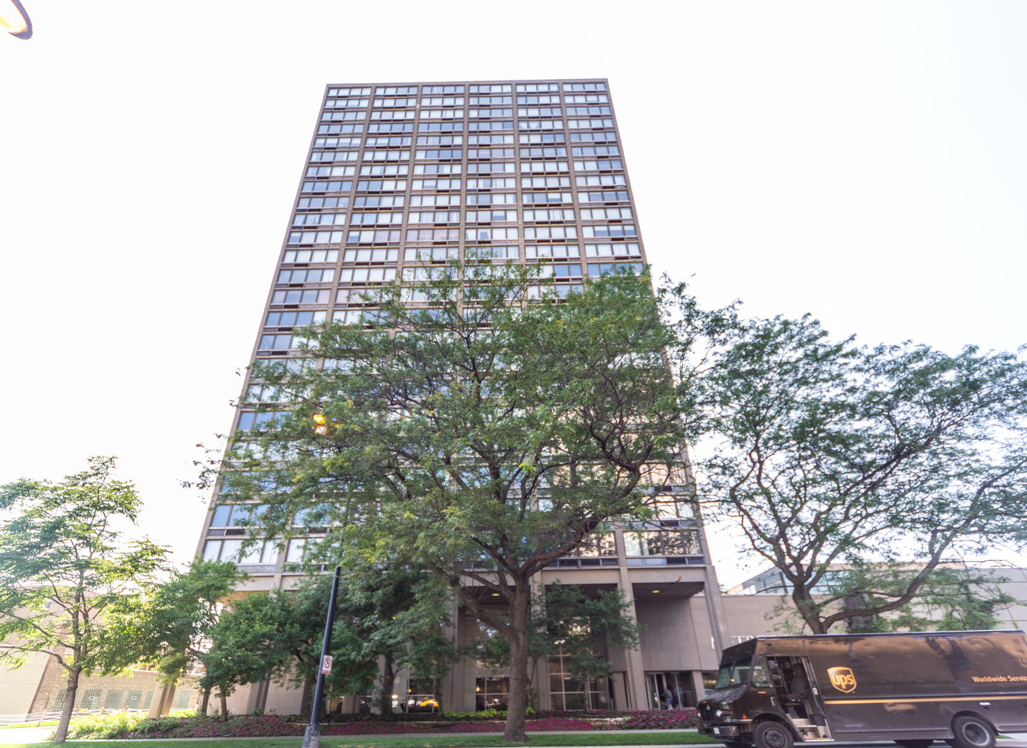 5320 North Sheridan Road, Unit 802 Chicago, IL 60640 - Photo 2 of 26 a front view of a building