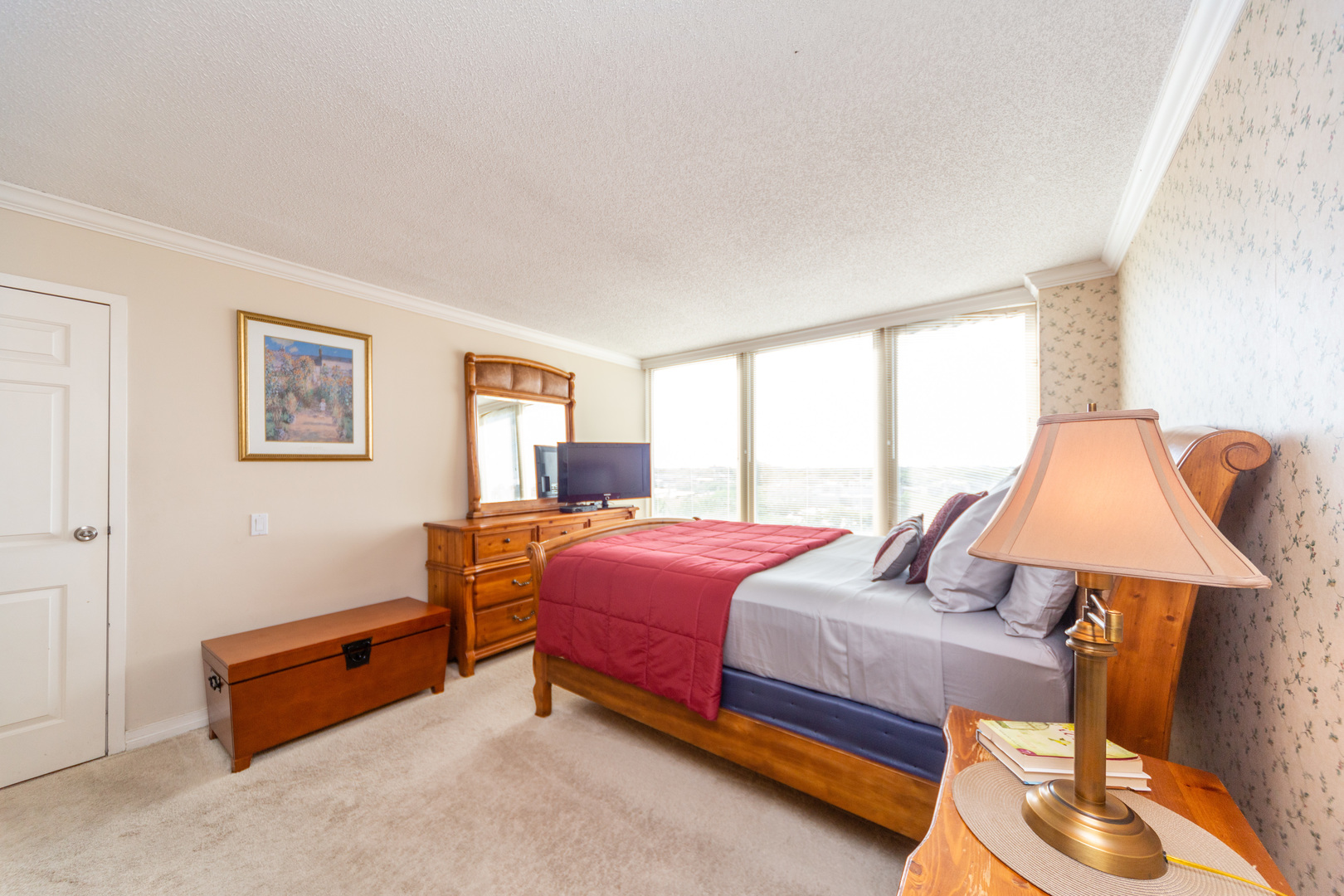 5320 North Sheridan Road, Unit 802 Chicago, IL 60640 - Photo 13 of 26 a bedroom with a bed and a lamp on dresser