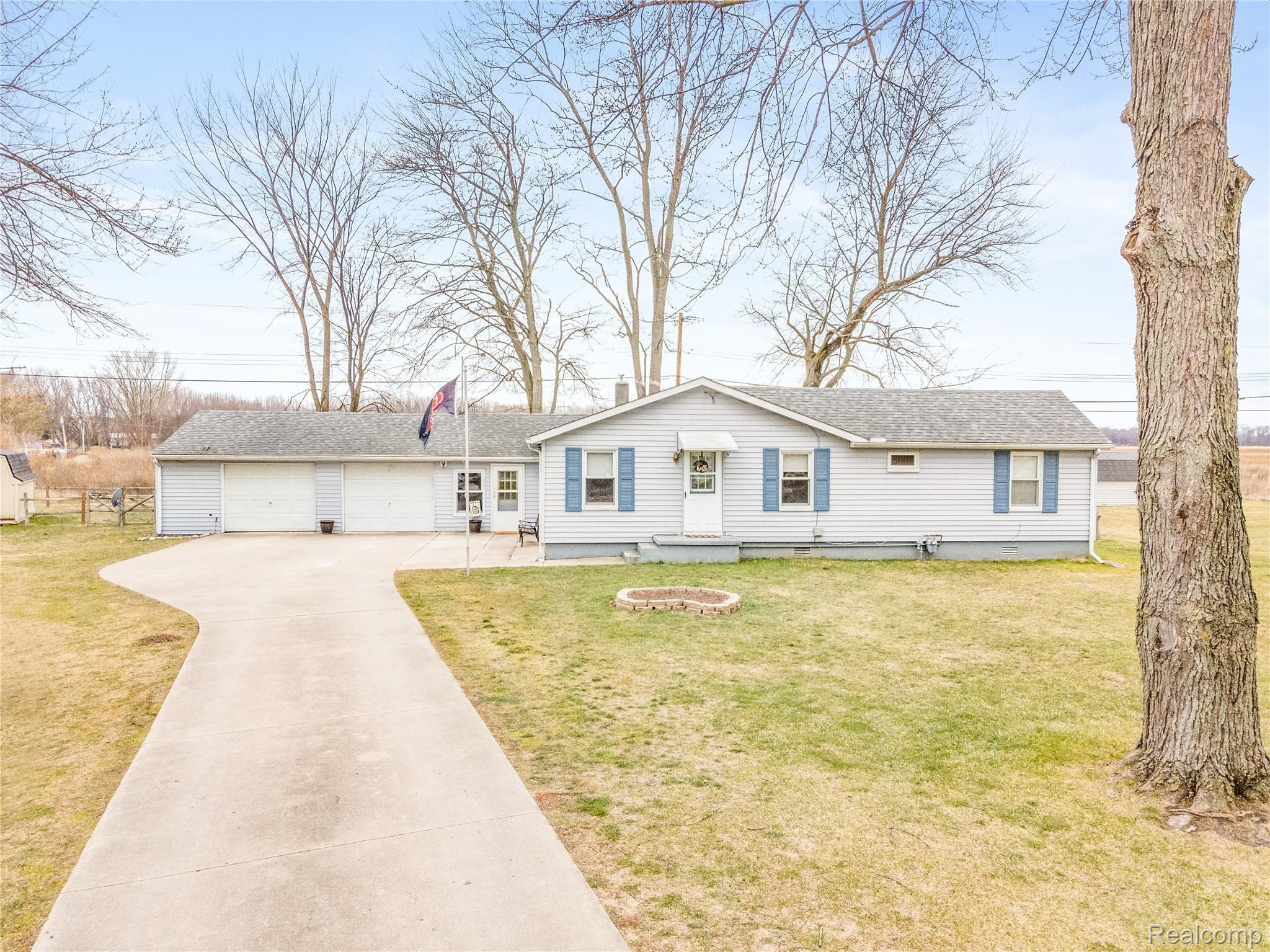 4047 Blue Bush Road Monroe, MI 48162 - Photo 24 of 38 4047 Bluebush-0459.jpg