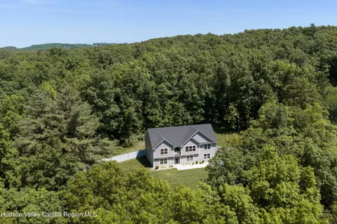 $825,000 | 25 Maple Hill Ridge, Red Hook, NY 12571