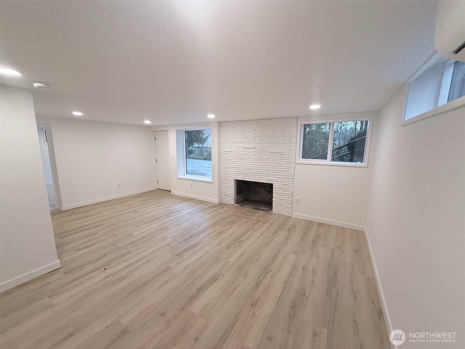 13936 4th Avenue Southwest, Unit B Burien, WA 98166 - Photo 2 of 10