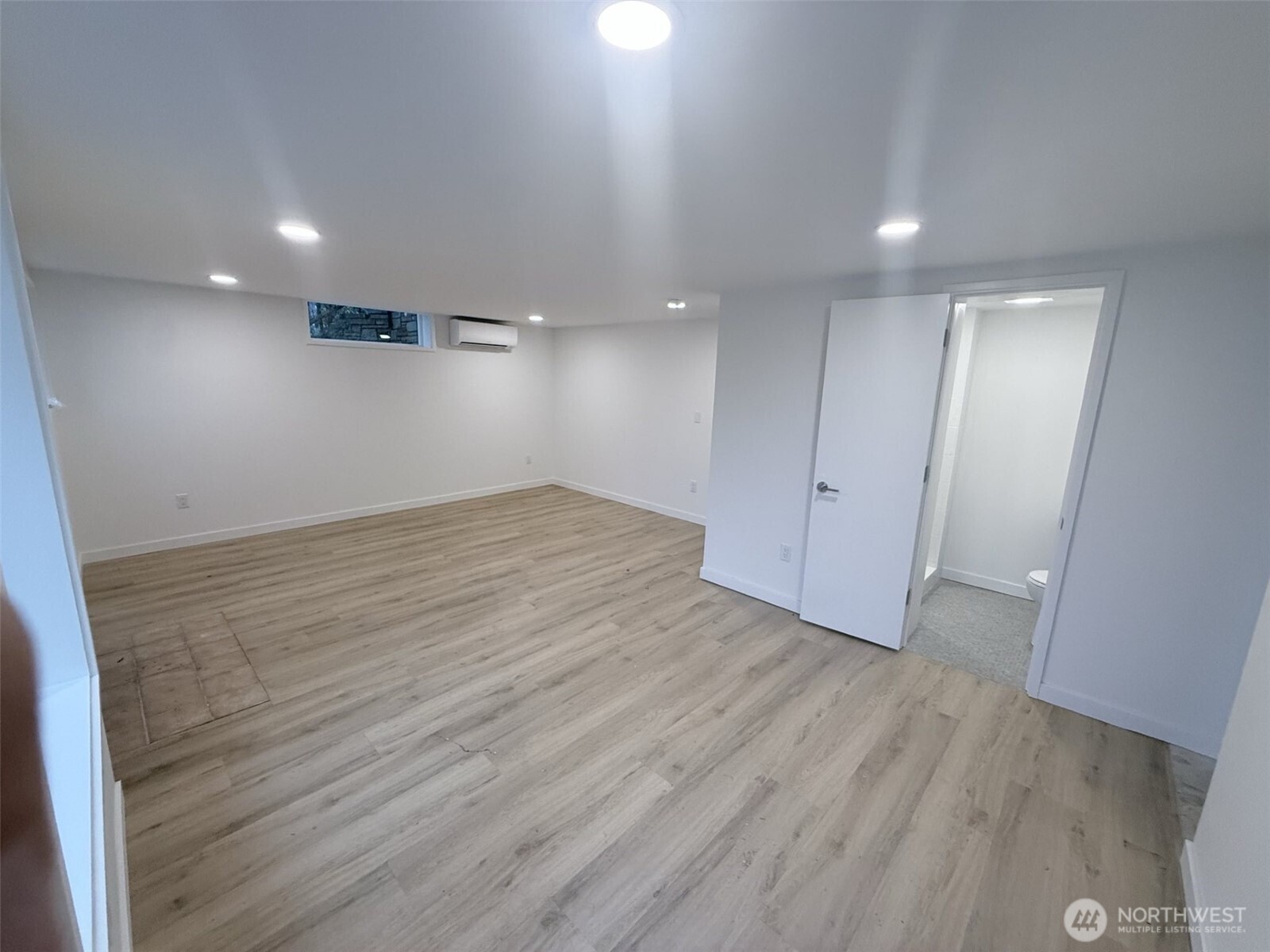 13936 4th Avenue Southwest, Unit B Burien, WA 98166 - Photo 3 of 10