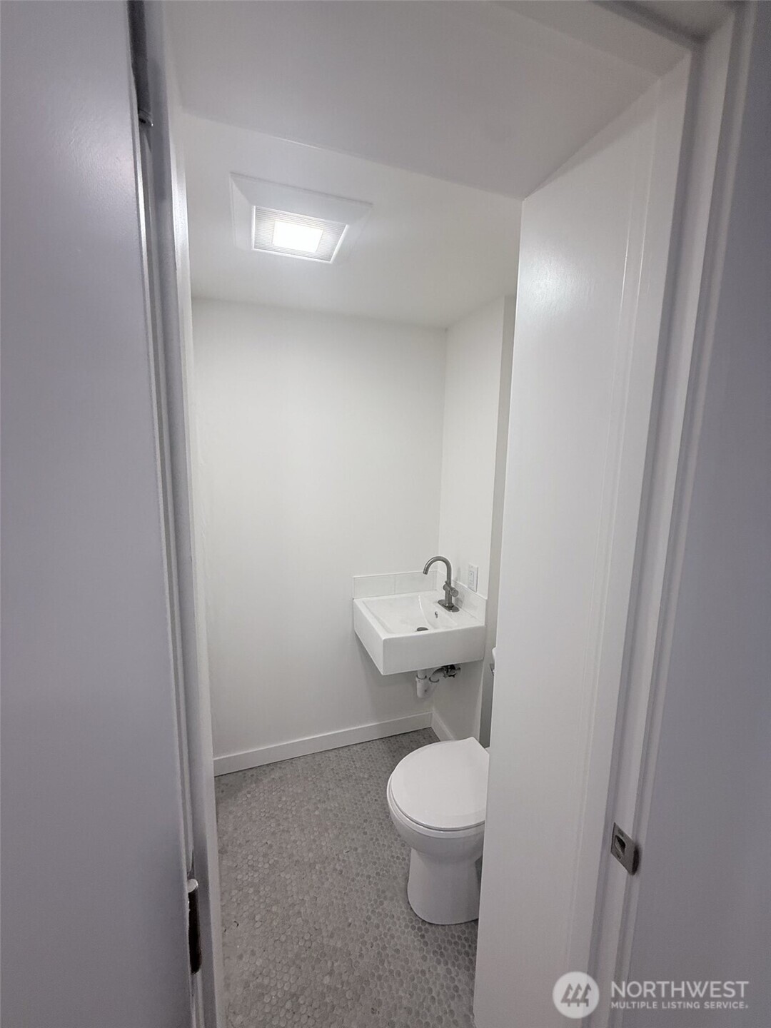 13936 4th Avenue Southwest, Unit B Burien, WA 98166 - Photo 5 of 10