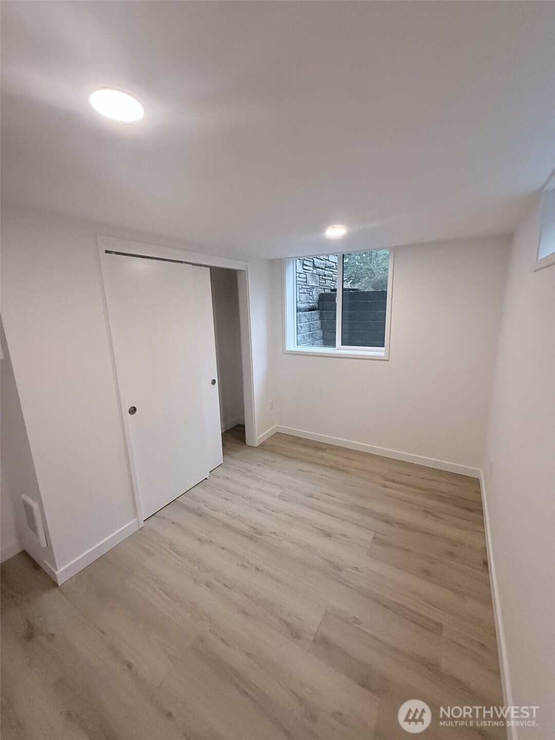 13936 4th Avenue Southwest, Unit B Burien, WA 98166 - Photo 8 of 10