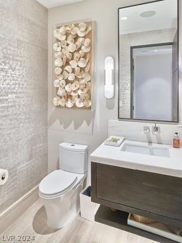 $7,850,000 | 11665 Smt Clb Drive, Unit 105, Las Vegas, NV 89135