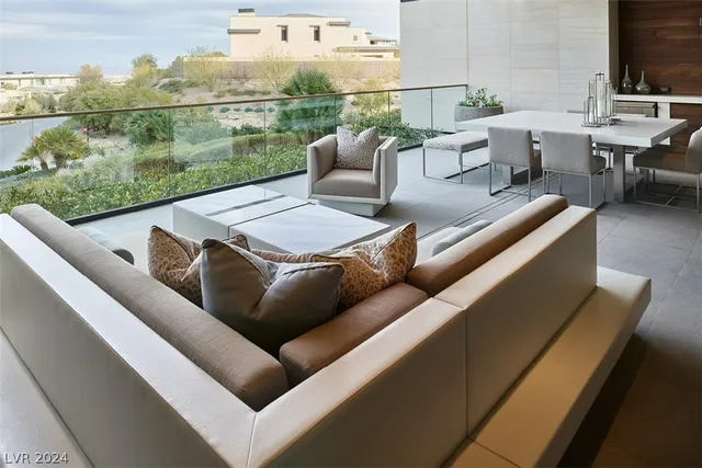 $7,850,000 | 11665 Smt Clb Drive, Unit 105, Las Vegas, NV 89135