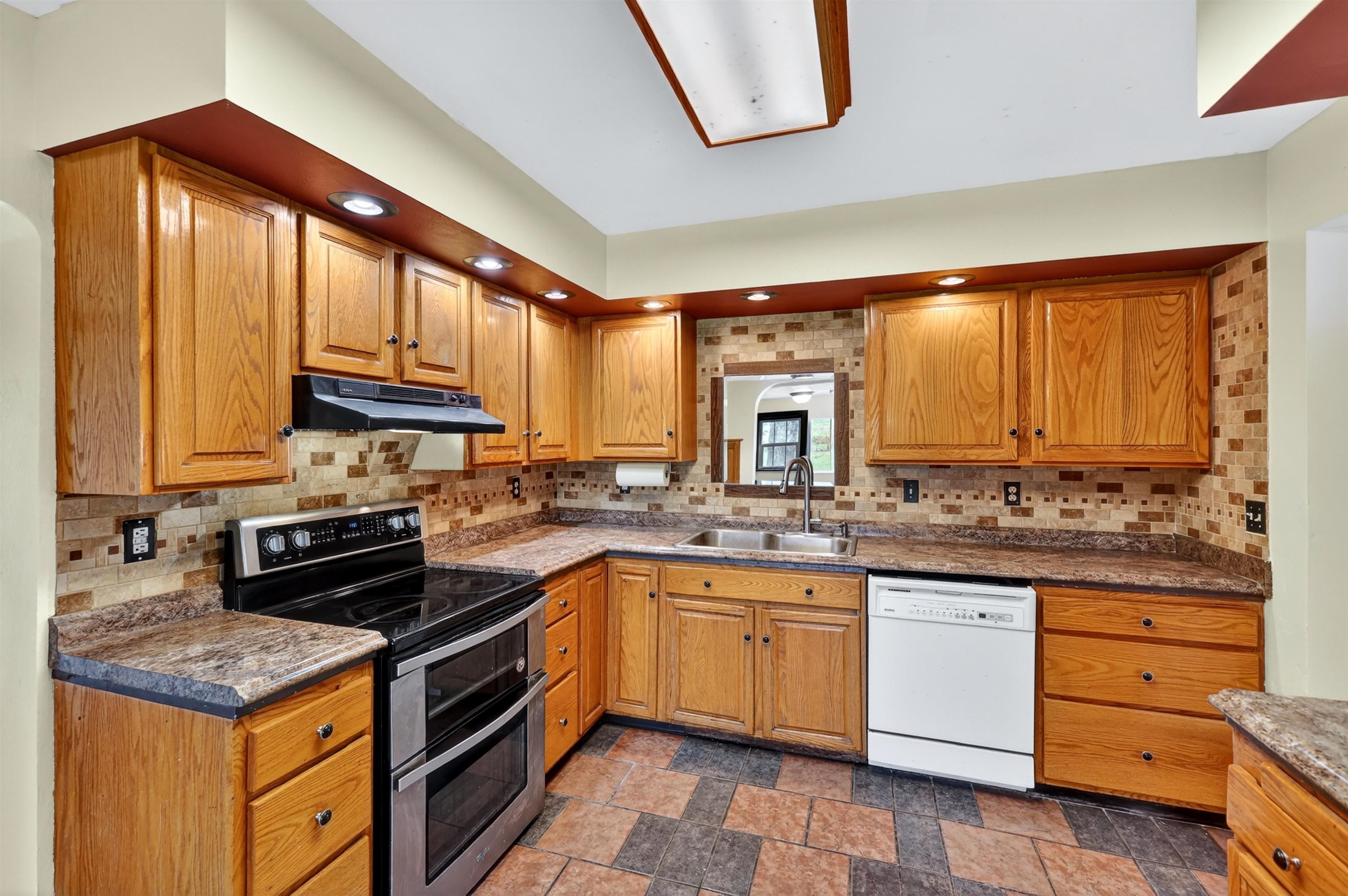 671 Baker Lake Road Newport, WA 99156 - Photo 4 of 50