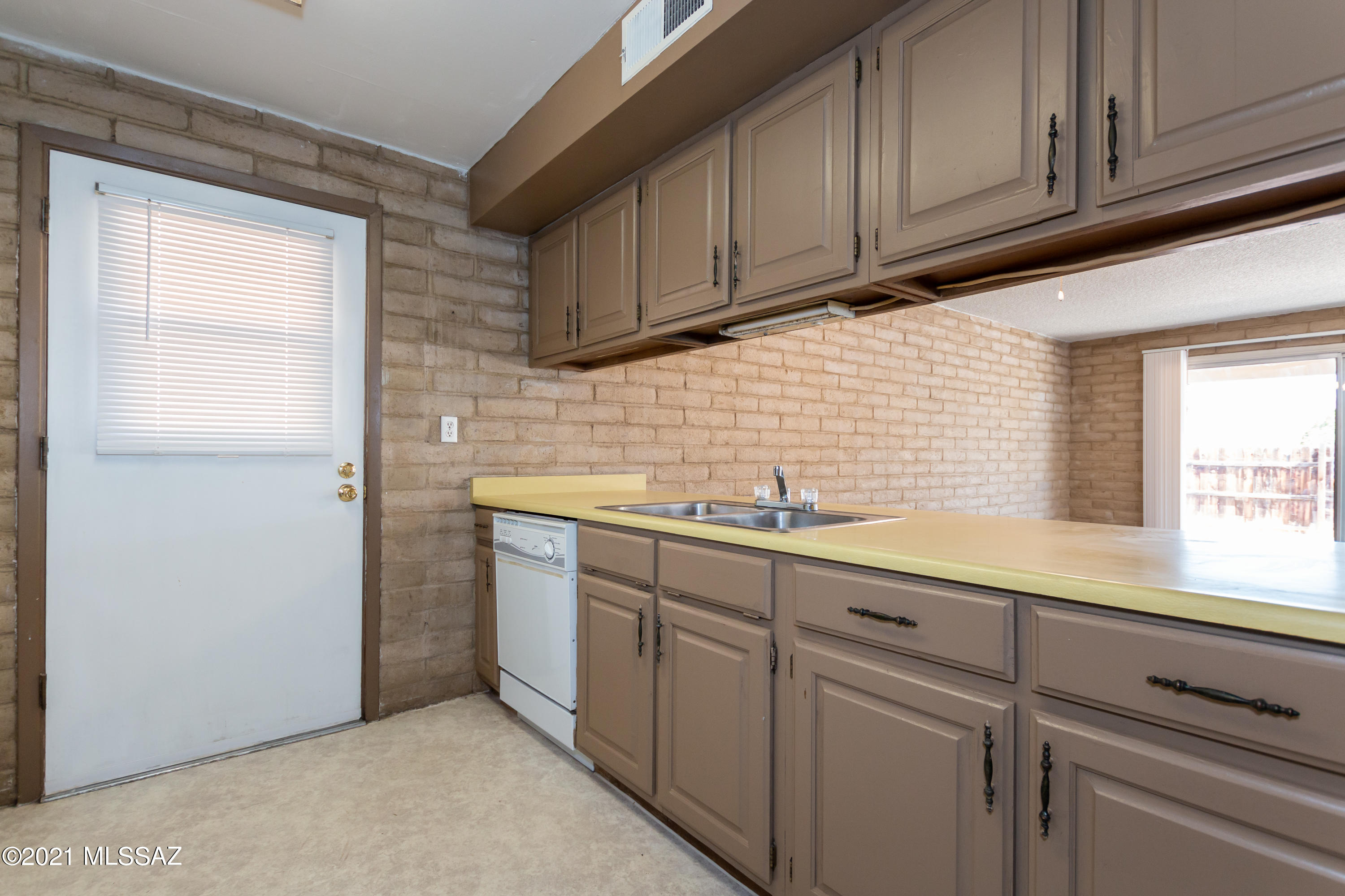 3227 East Kleindale Road Tucson, AZ 85716 - Photo 5 of 43