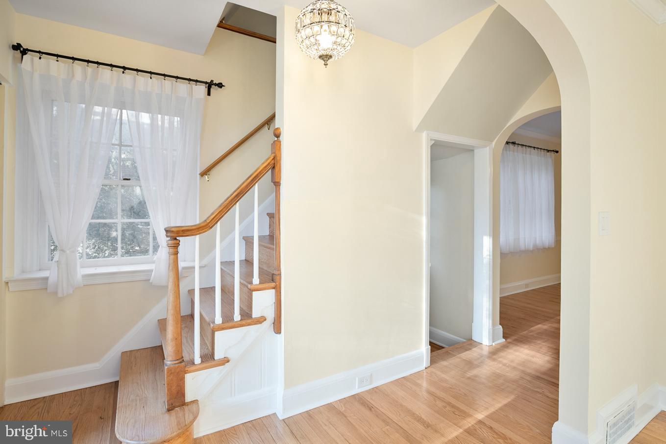 4107 Westview Road Baltimore, MD 21218 - Photo 3 of 27 Entry
