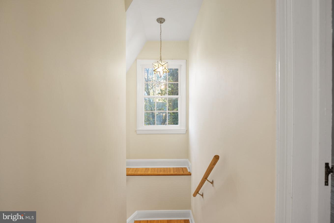 4107 Westview Road Baltimore, MD 21218 - Photo 8 of 27 Hall