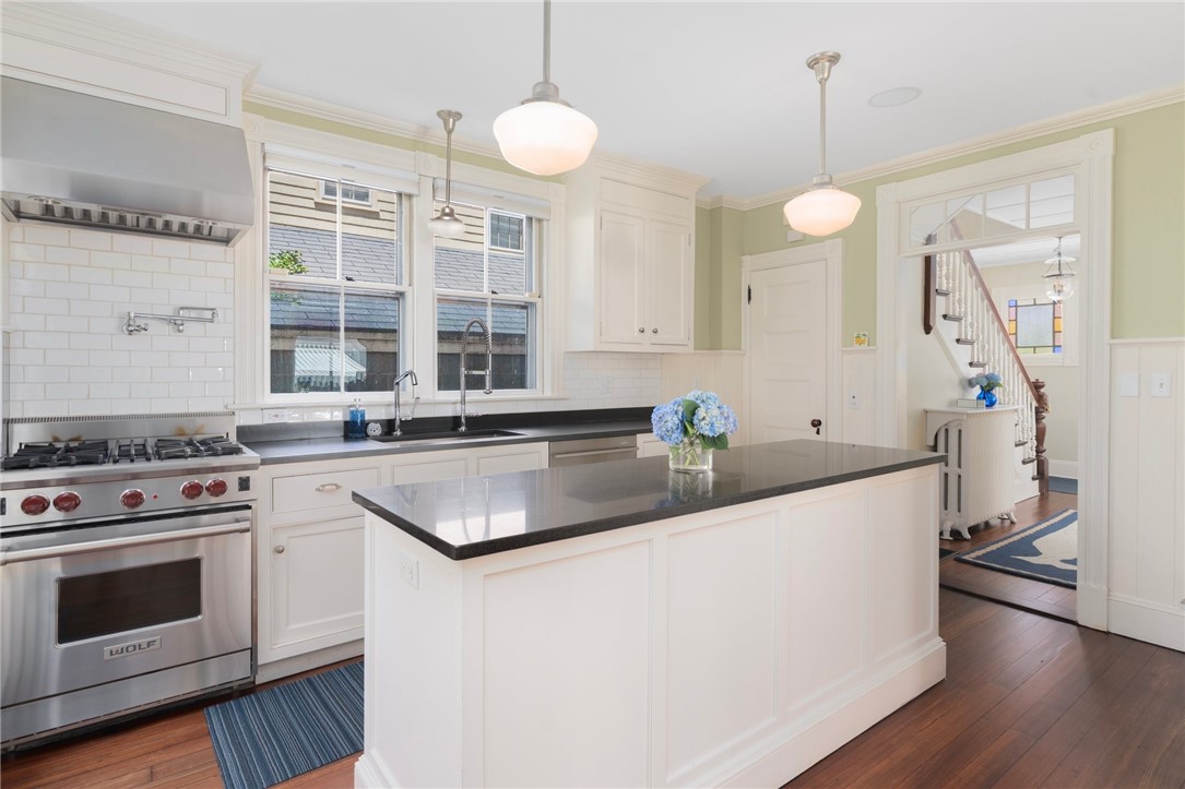 21 Division Street Newport, RI 02840 - Photo 15 of 39