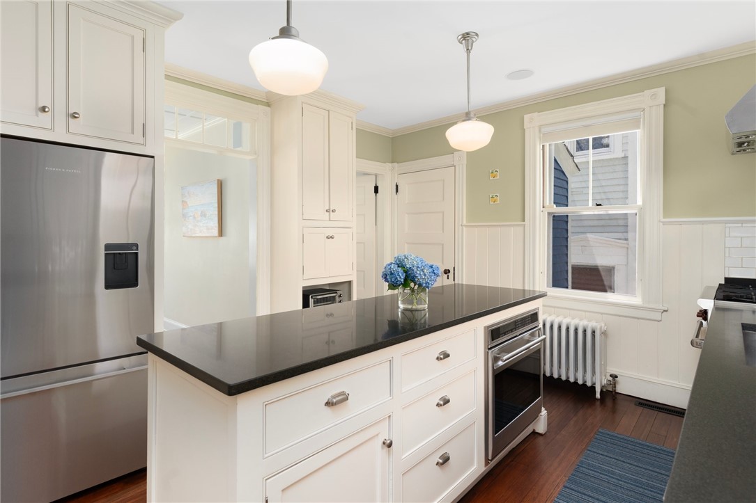 21 Division Street Newport, RI 02840 - Photo 16 of 39