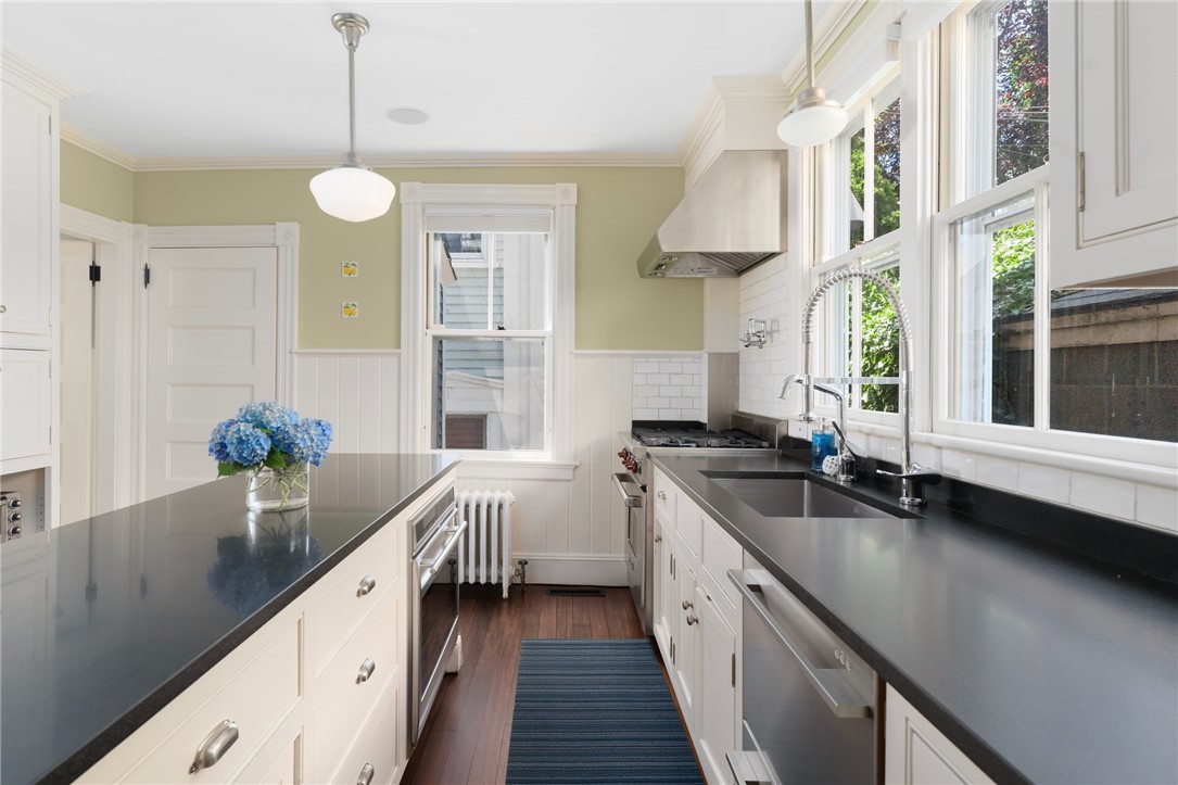 21 Division Street Newport, RI 02840 - Photo 17 of 39