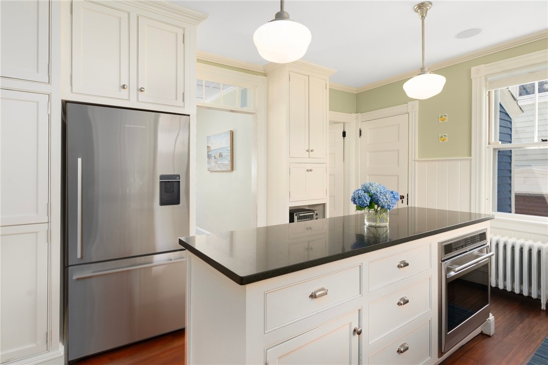 21 Division Street Newport, RI 02840 - Photo 18 of 39