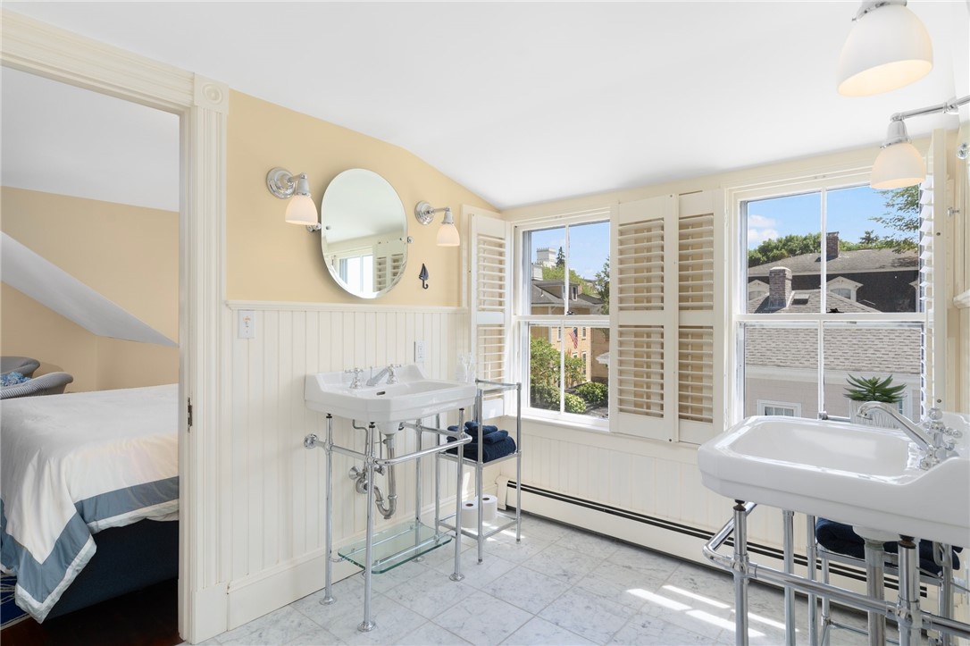 21 Division Street Newport, RI 02840 - Photo 28 of 39