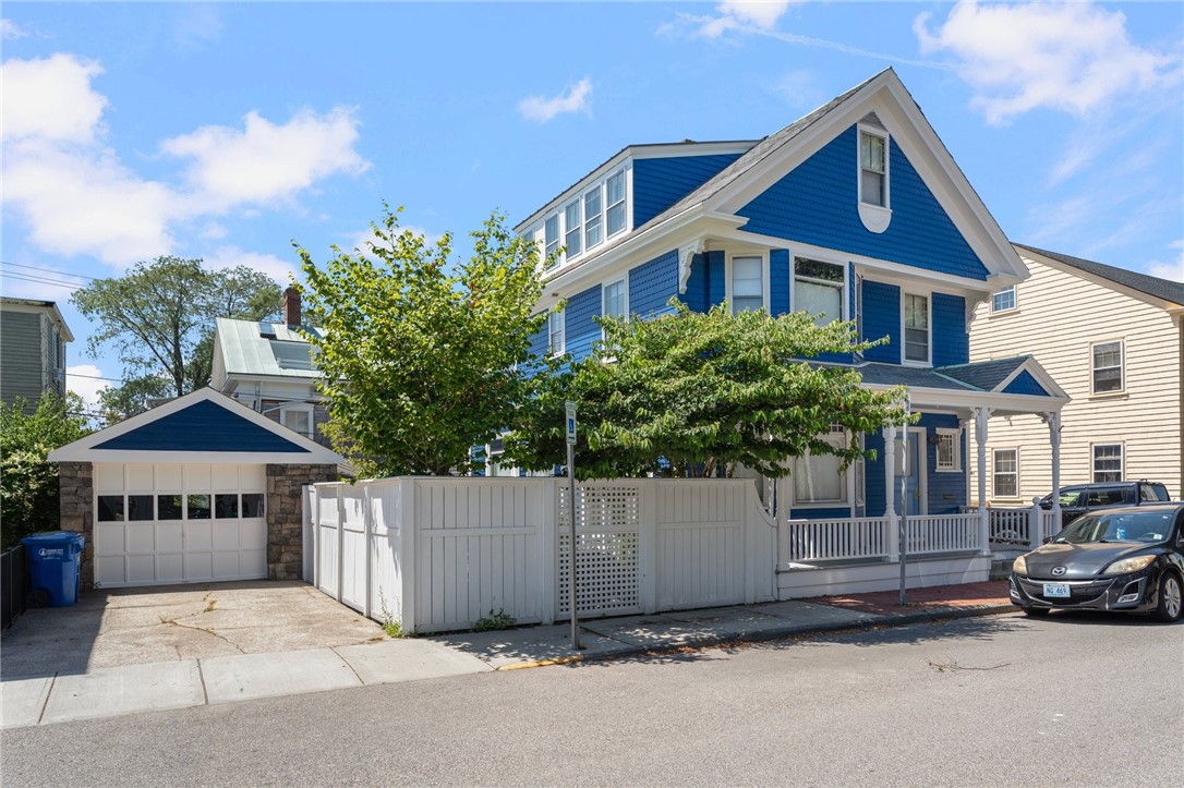 21 Division Street Newport, RI 02840 - Photo 3 of 39