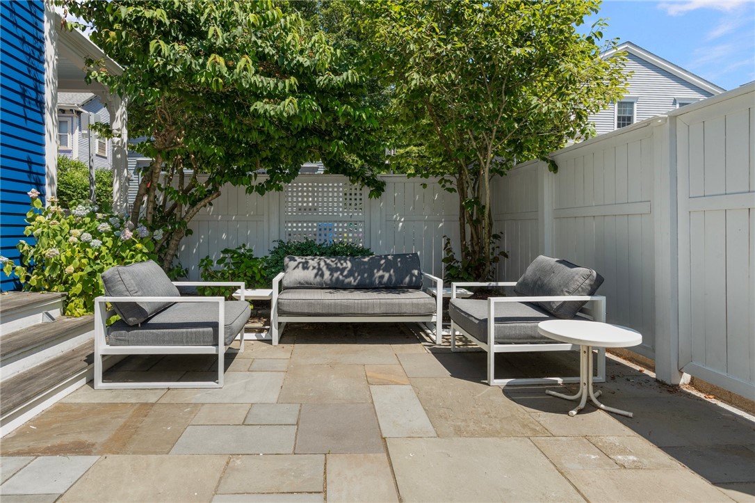 21 Division Street Newport, RI 02840 - Photo 5 of 39