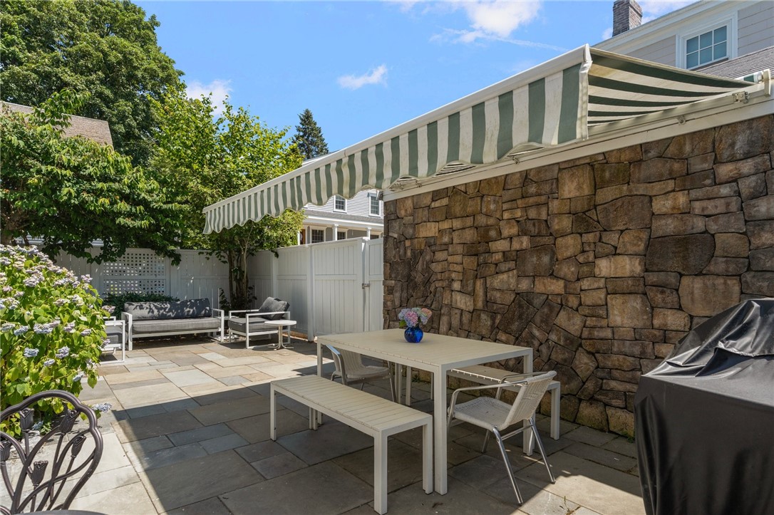 21 Division Street Newport, RI 02840 - Photo 6 of 39