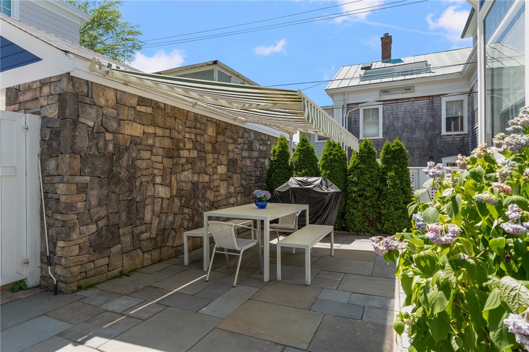 21 Division Street Newport, RI 02840 - Photo 7 of 39