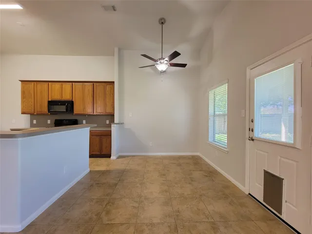 $1,925 | 2723 Wild Oak Park Drive, Conroe, TX 77385