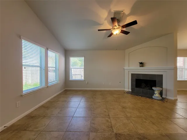 $1,925 | 2723 Wild Oak Park Drive, Conroe, TX 77385