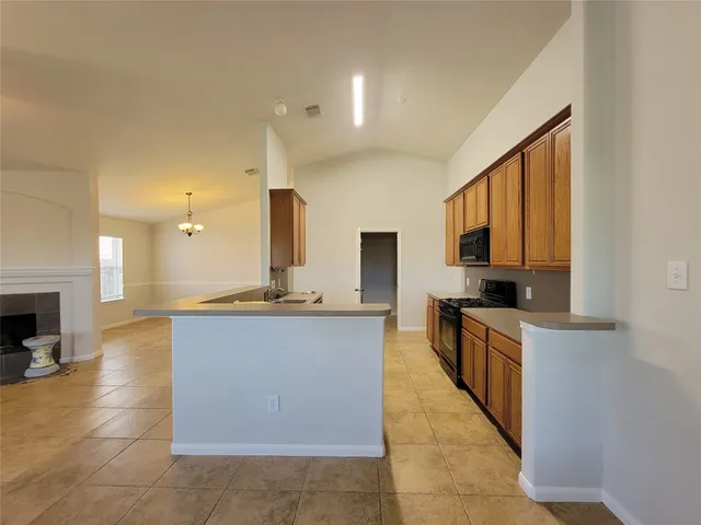 $1,925 | 2723 Wild Oak Park Drive, Conroe, TX 77385