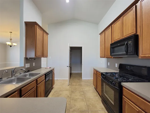 $1,925 | 2723 Wild Oak Park Drive, Conroe, TX 77385