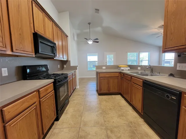 $1,925 | 2723 Wild Oak Park Drive, Conroe, TX 77385