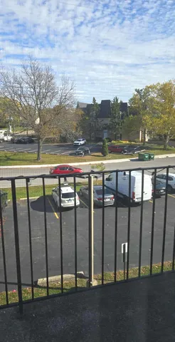 $2,000 | 5001 Carriageway Drive, Unit 308, Rolling Meadows, IL 60008