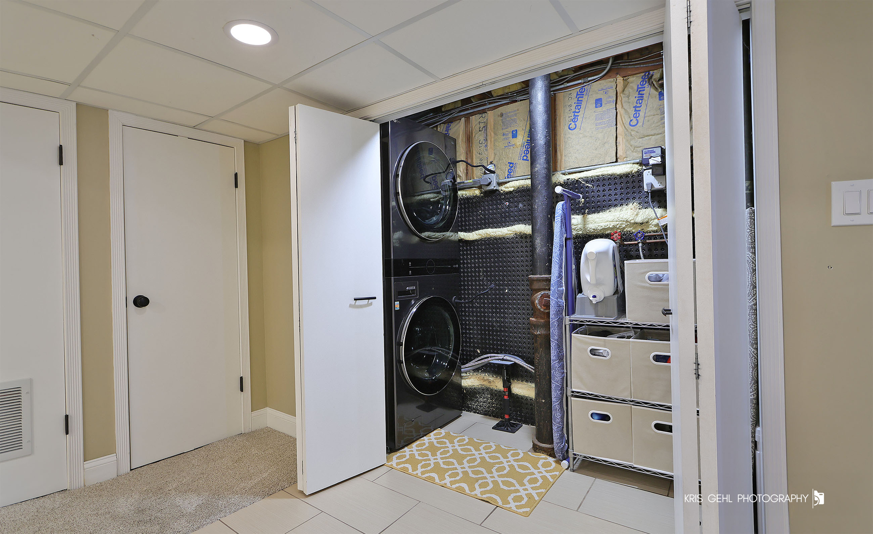 956 Spring Road Elmhurst, IL 60126 - Photo 16 of 26 a room with walk in closet and a mirror