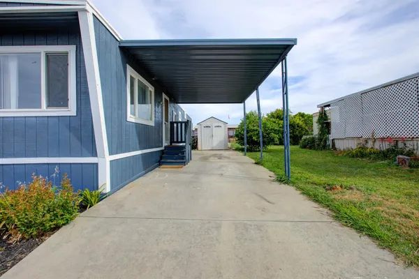 a view of house with garden