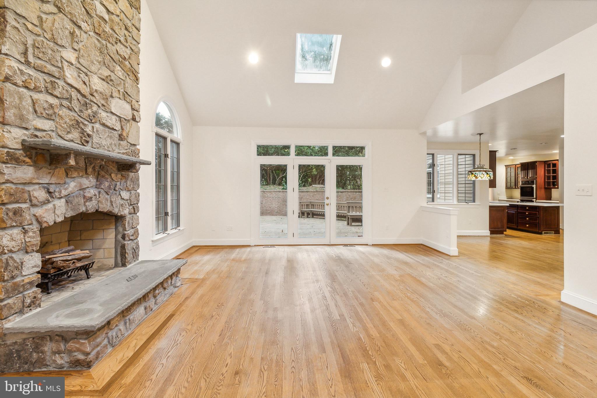 2527 Hunter Mill Road Oakton, VA 22124 - Photo 28 of 85 Spacious living area with natural light.