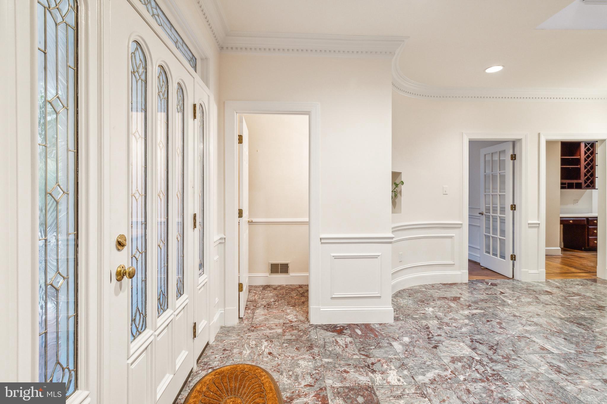 2527 Hunter Mill Road Oakton, VA 22124 - Photo 5 of 85