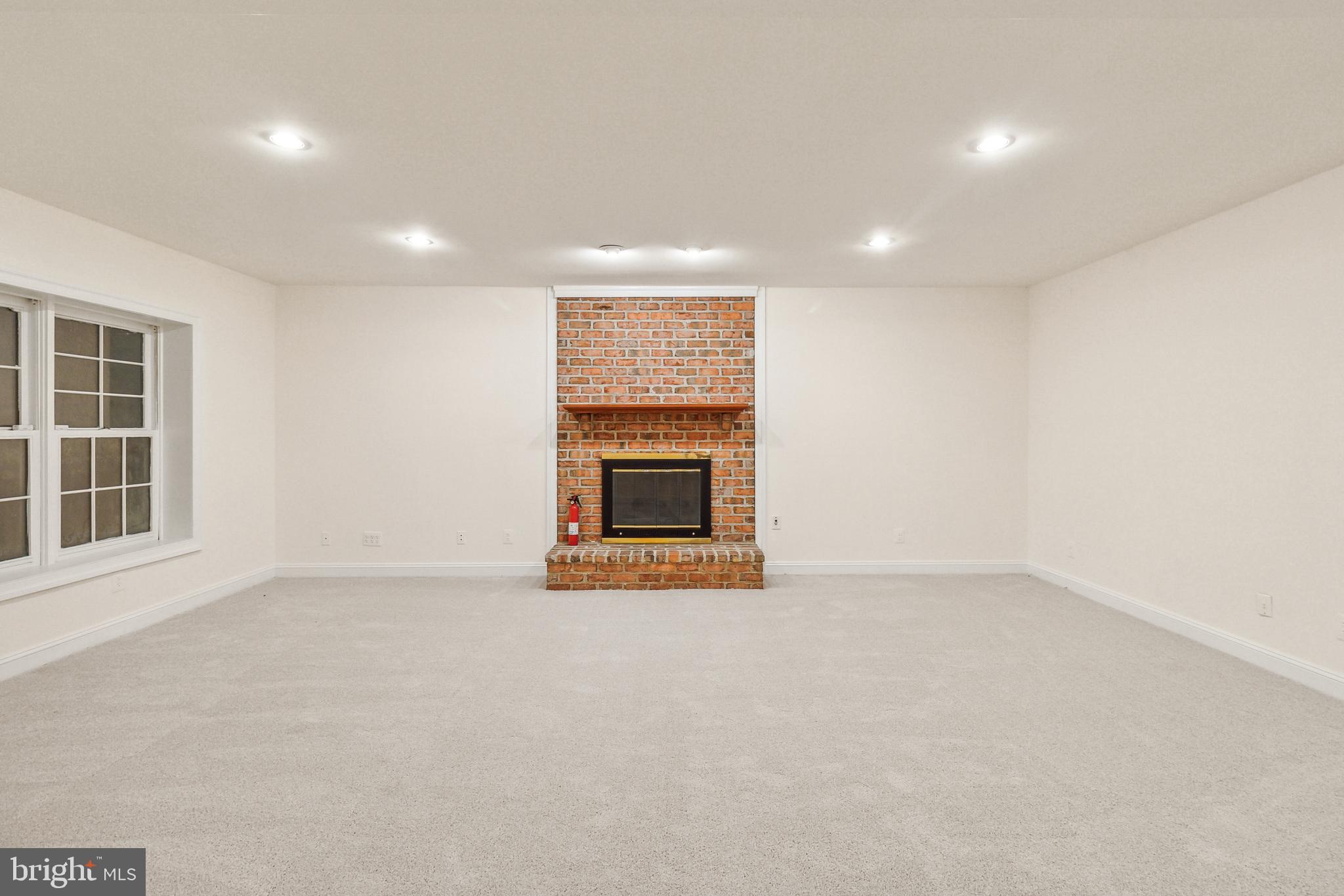 2527 Hunter Mill Road Oakton, VA 22124 - Photo 78 of 85 Spacious living area with cozy fireplace.