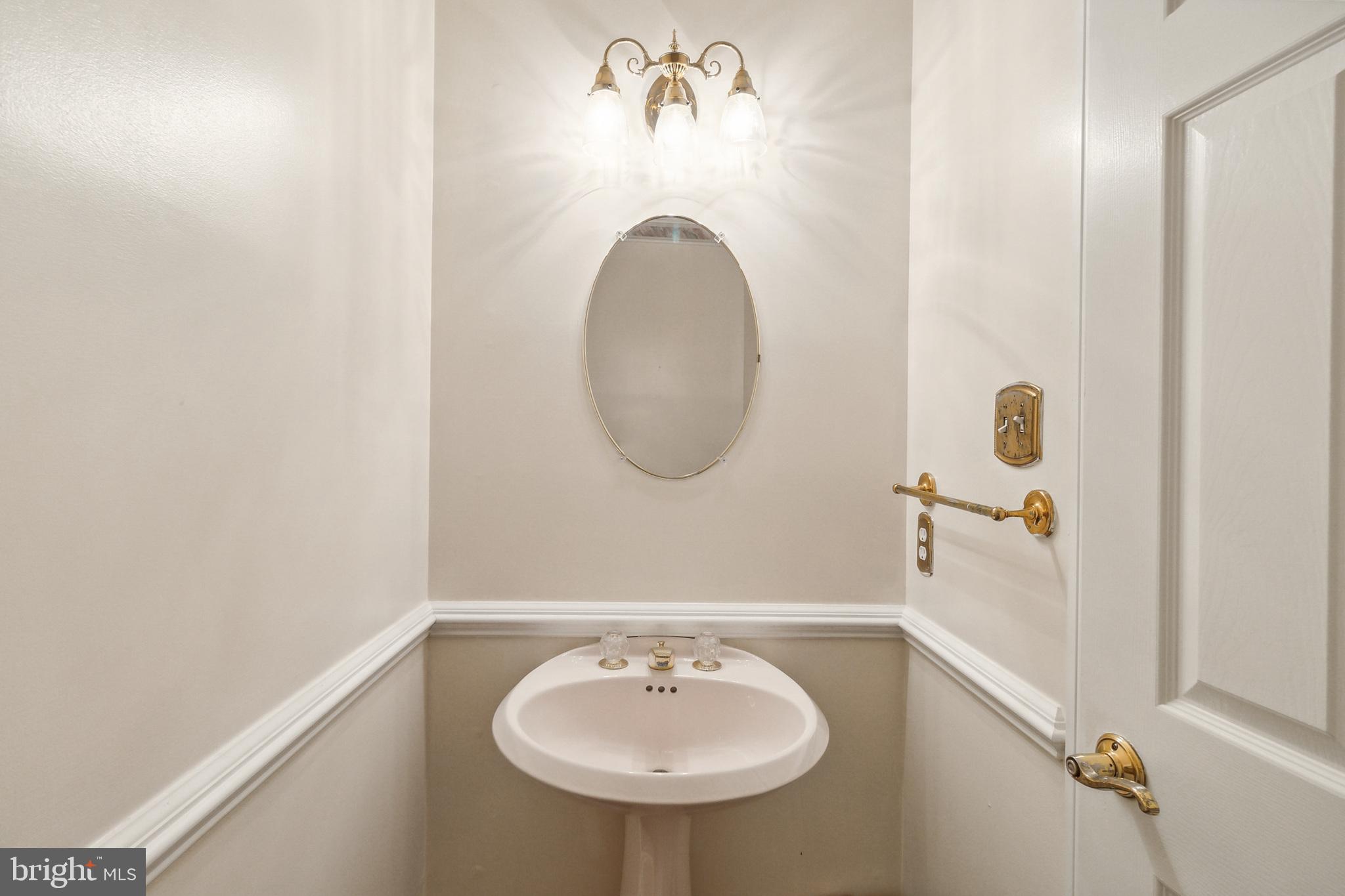 2527 Hunter Mill Road Oakton, VA 22124 - Photo 8 of 85