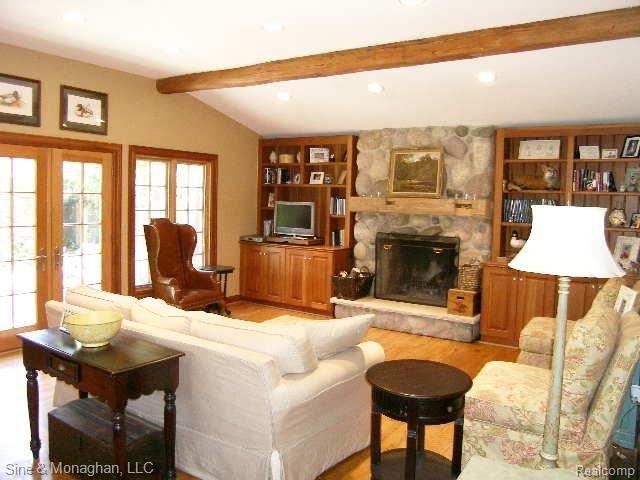 576 Washington Road Grosse Pointe, MI 48230 - Photo 4 of 14 P1010042.JPG