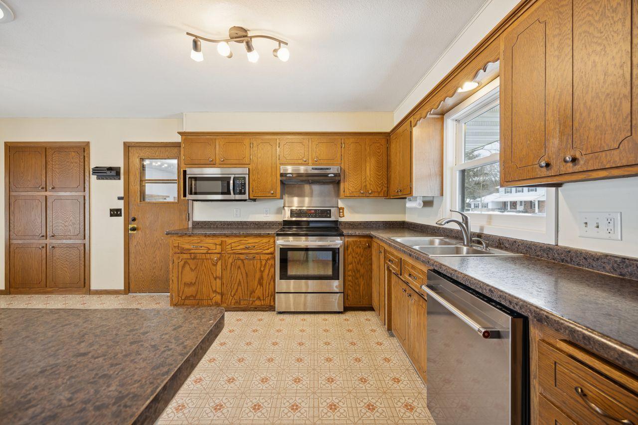 1011 Hazel Street River Falls, WI 54022 - Photo 6 of 33