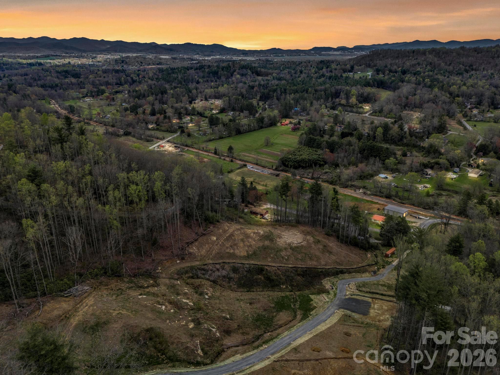 97 Yale Road Hendersonville, NC 28739 - Photo 5 of 48