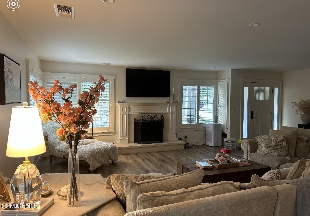 32 Dobkin Place Simi Valley, CA 93065 - Photo 2 of 7 IMG_0694