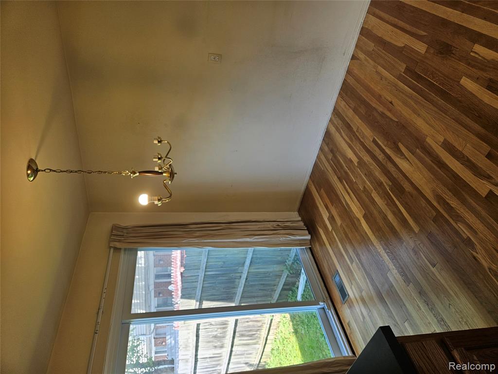Undisclosed Address Roseville, MI 48066 - Photo 6 of 27 Gallery Image 6