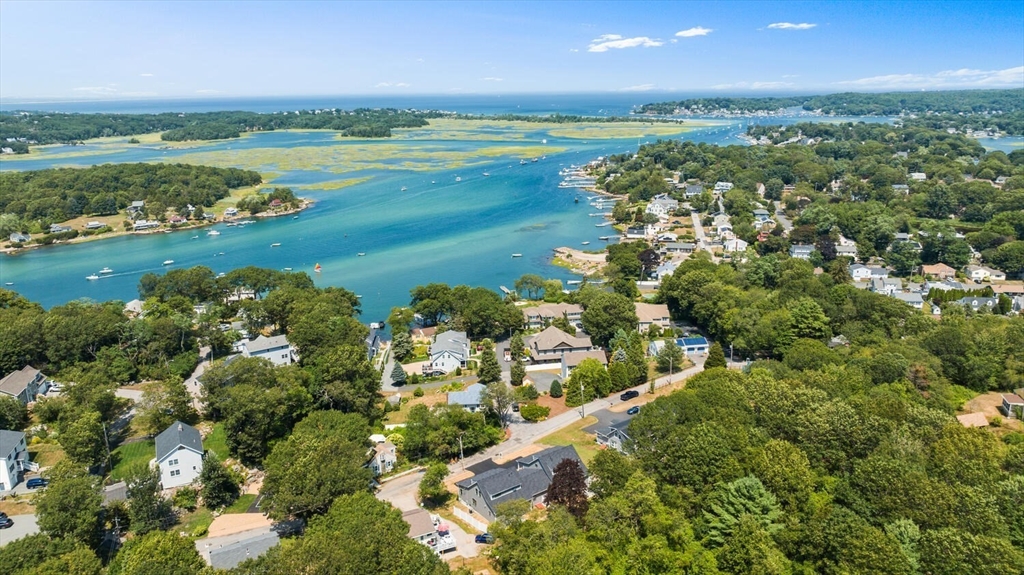 28 Riverview Road, Unit B Gloucester, MA 01930 - Photo 5 of 32 Gallery Image 5