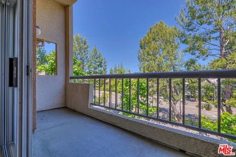 $549,000 | 21500 Burbank Boulevard, Unit 329, Woodland Hills, CA 91367