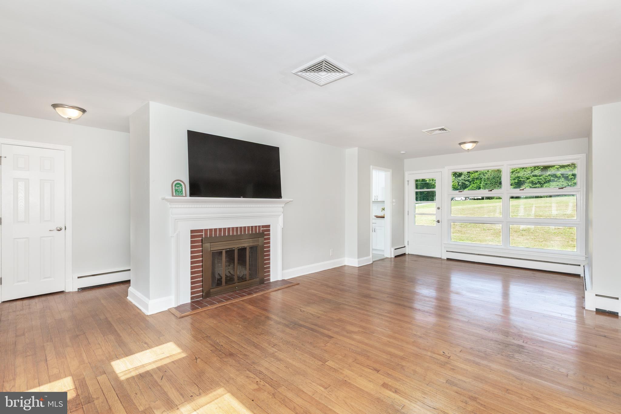 15022 Hanover Pike Upperco, MD 21155 - Photo 4 of 32