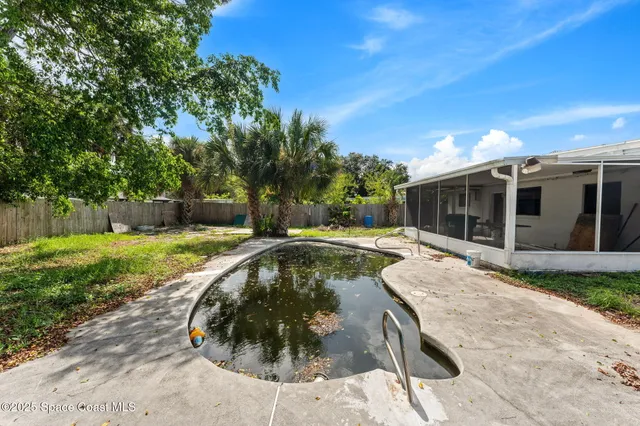 a view of a house with swimming pool and sitting area