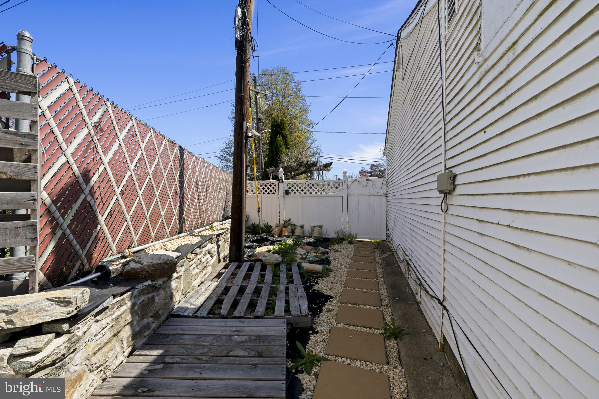 896 Pne Hl Road Philadelphia, PA 19115 - Photo 36 of 37