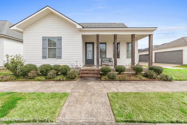 $289,999 | 102 Long Cay Drive, Youngsville, LA 70592