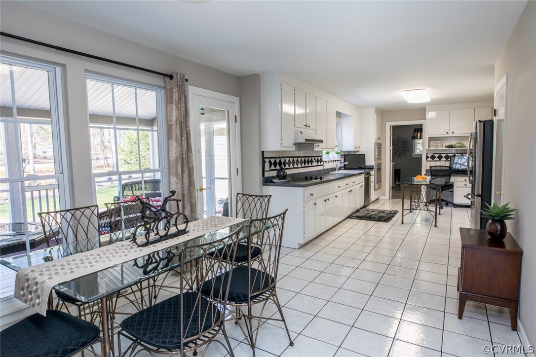 3402 Walkers Ferry Road Midlothian, VA 23112 - Photo 12 of 44 a kitchen with stainless steel appliances a table and chairs in it