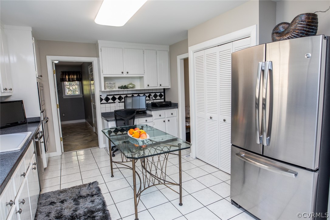 3402 Walkers Ferry Road Midlothian, VA 23112 - Photo 14 of 44 a kitchen with stainless steel appliances granite countertop a refrigerator a stove a sink and a dining table with wooden floor